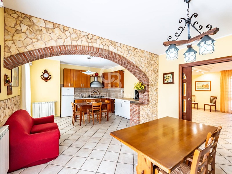 Quadrilocale in Vendita a Giarre, 145'000€, 138 m²