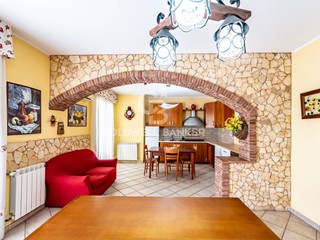 Quadrilocale in Vendita a Giarre, 145'000€, 138 m²