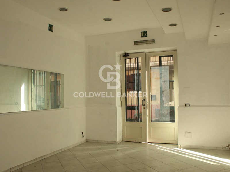 Negozio in Affitto a Acireale, 490€, 90 m²