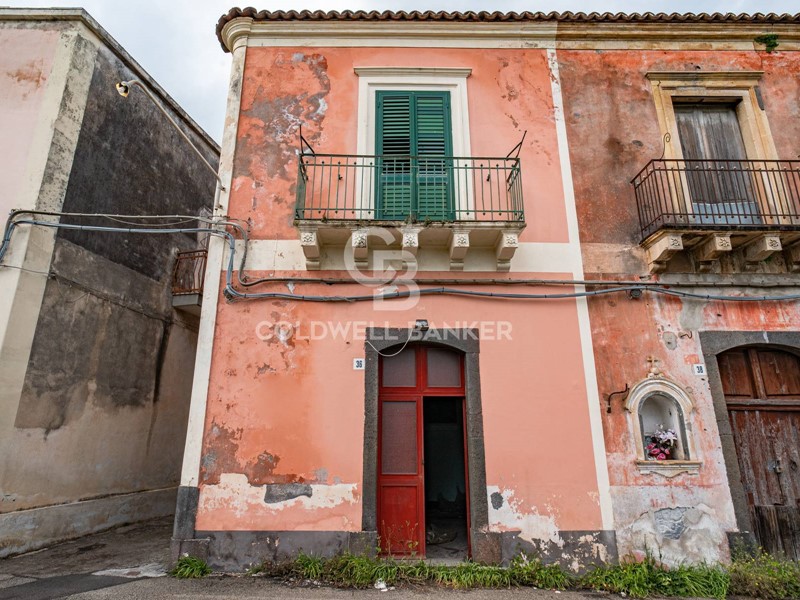 Villa in Vendita a Giarre, 70'000€, 190 m²