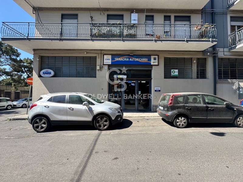 Immobile commerciale in Vendita a Acireale, 179'000€, 300 m²