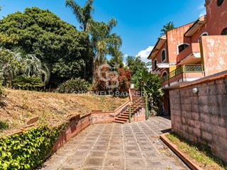 Villa in Vendita a Acireale, 395'000€, 302 m²