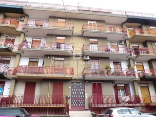 Appartamento in Vendita a Aci Catena, 100'000€, 150 m²