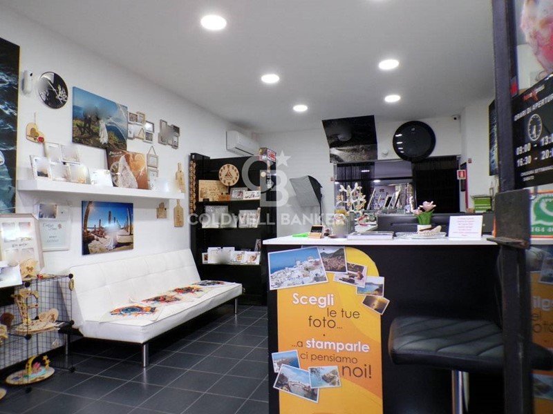 Immobile commerciale in Vendita a Acireale, 85'000€, 75 m²