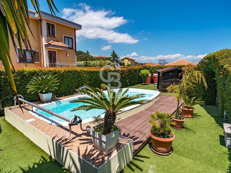 Villa in Vendita a Mascali, 319'000€, 330 m²