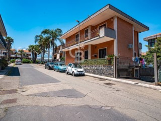 Magazzino in Vendita a Riposto, 49'000€, 73 m²