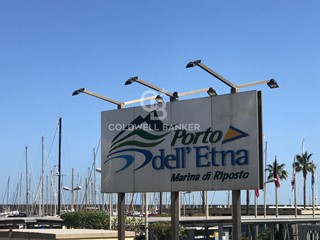 Appartamento in Vendita a Riposto, 129'000€, 210 m²