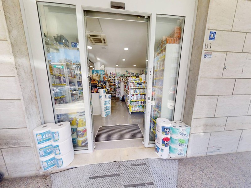 Attività commerciale in Vendita a Lecce, 200'000€, 140 m²