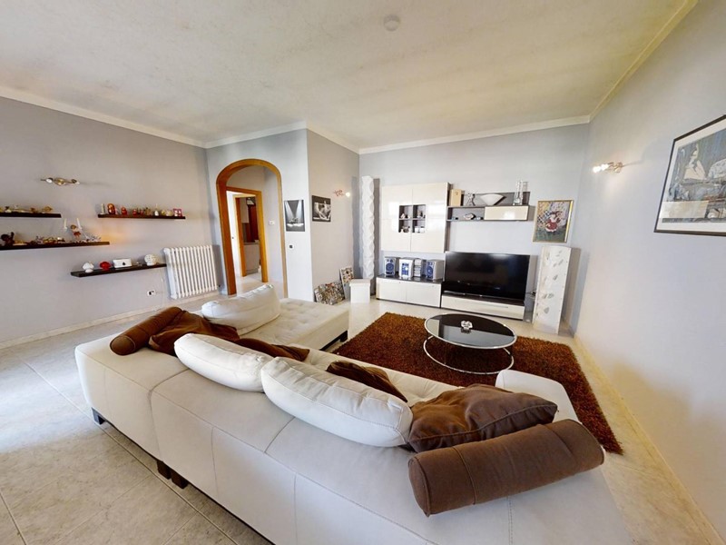 Casa Indipendente in Vendita a Surbo, 430'000€, 393 m²