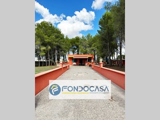 Villa in Vendita a Spongano, 130'000€, 2578 m²