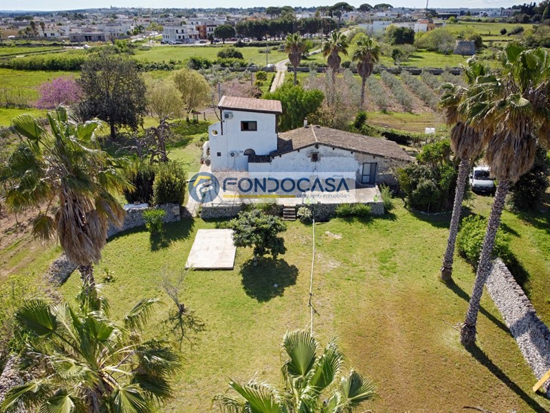Villa in Vendita a Carpignano Salentino, 380'000€, 4000 m²