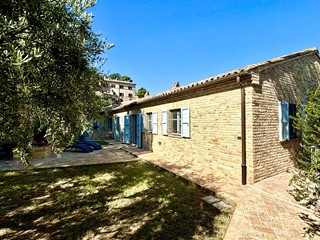 Villa in Vendita a Cupra Marittima, 490 m²