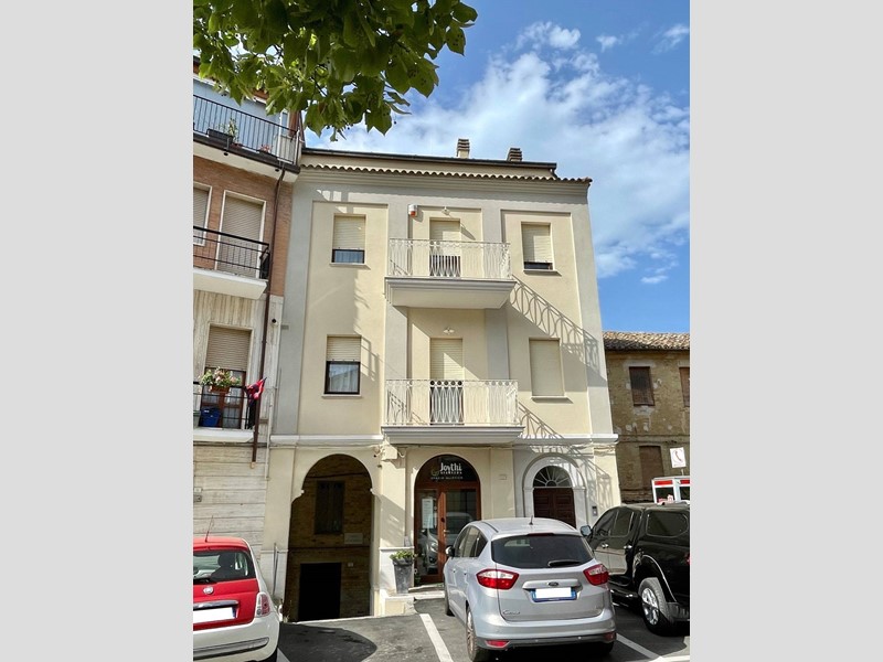 Casa Indipendente in Vendita a Acquaviva Picena, 390'000€, 395 m²