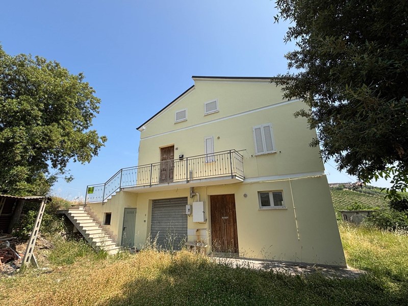 Casa Indipendente in Vendita a Castignano, 123'000€, 250 m²