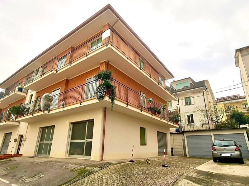 Quadrilocale in Vendita a Fermo, 150'000€, 150 m²