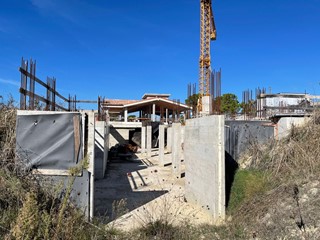 Villa in Vendita a Fermo, 270'000€, 425 m²