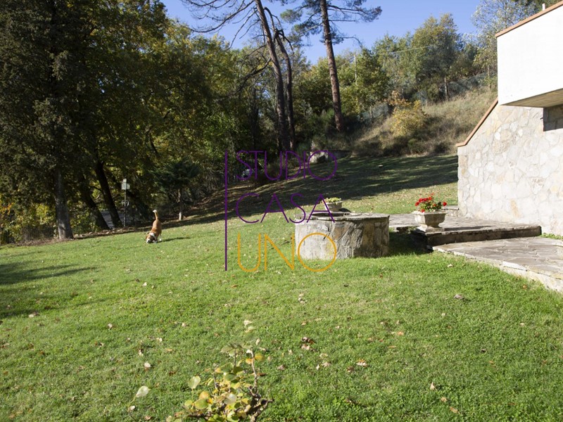 Villa in Vendita a Cavriglia, 405'000€, 425 m²