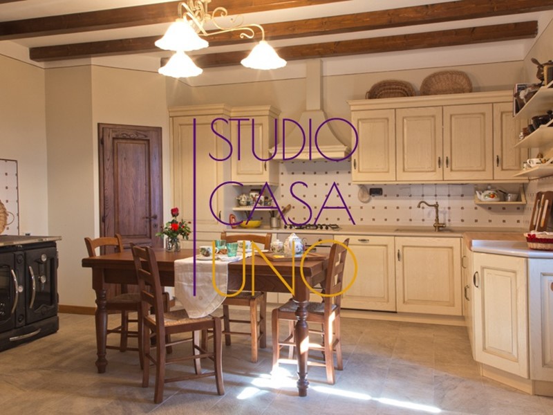 Villa in Vendita a Loro Ciuffenna, 560'000€, 260 m²