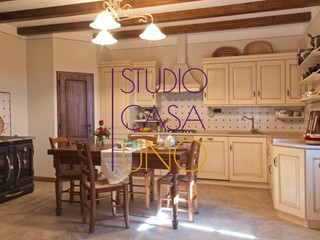 Villa in Vendita a Loro Ciuffenna, 560'000€, 260 m²