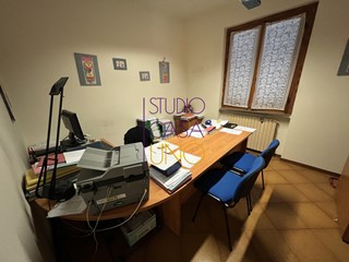 Casa Indipendente in Vendita a Loro Ciuffenna, 180'000€, 200 m²