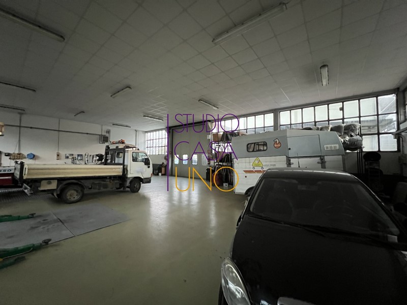 Capannone in Vendita a San Giovanni Valdarno, 375'000€, 700 m²