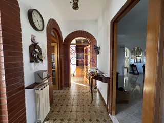 Capannone in Vendita a Terranuova Bracciolini, 700'000€, 560 m²