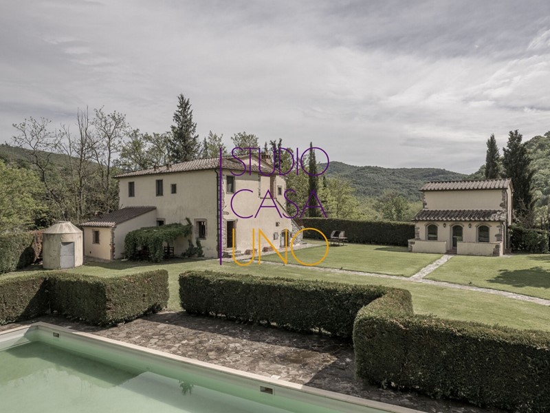 Attività commerciale in Vendita a Civitella in Val di Chiana, 700'000€, 370 m²