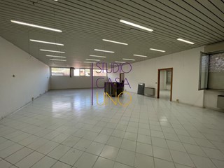Laboratorio in Affitto a Montevarchi, 900&euro;, 230 m²