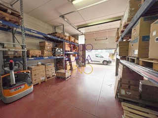 Capannone in Vendita a Terranuova Bracciolini, 450'000€, 550 m²