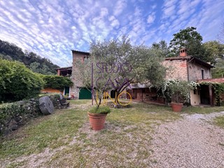 Villa in Vendita a Terranuova Bracciolini, 990'000€, 606 m²