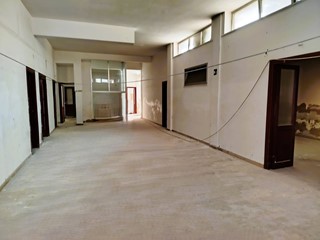 Immobile commerciale in Vendita a Nettuno, 118'500€, 500 m²