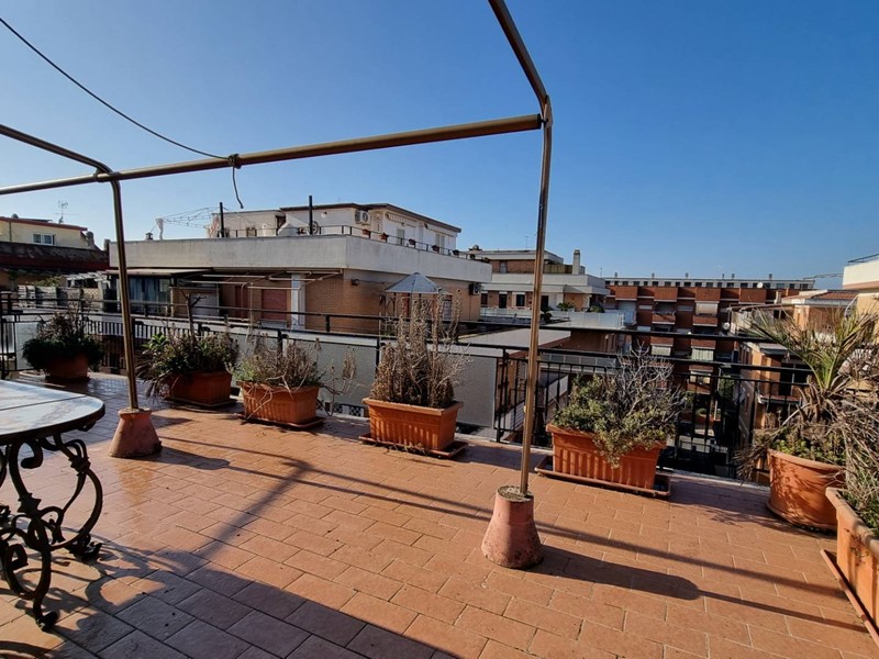 Trilocale in Vendita a Pomezia, 170'000€, 95 m²