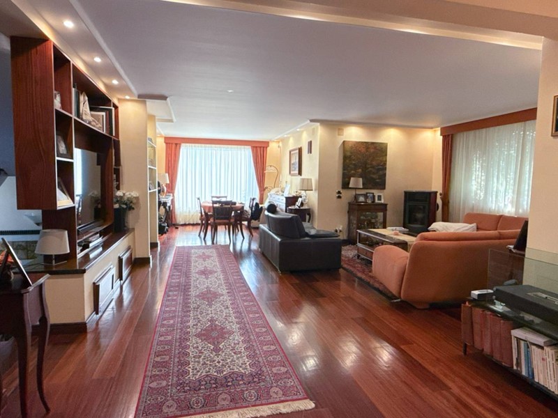 Villa in Vendita a Siracusa, 450'000&euro;, 317 m²