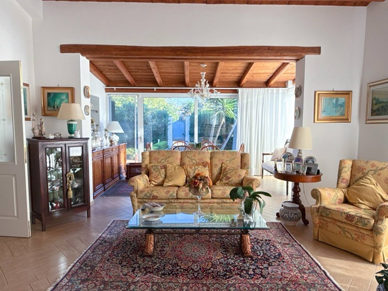 Villa in Vendita a Siracusa, 530'000&euro;, 205 m²