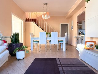 Villa in Vendita a Siracusa, 530'000&euro;, 205 m²