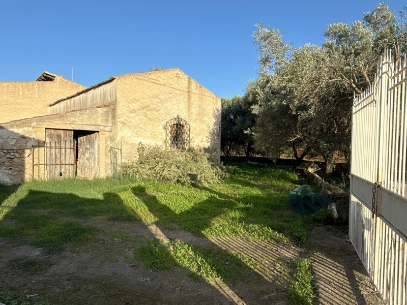 Villa in Vendita a Siracusa, 195'000&euro;, 200 m²