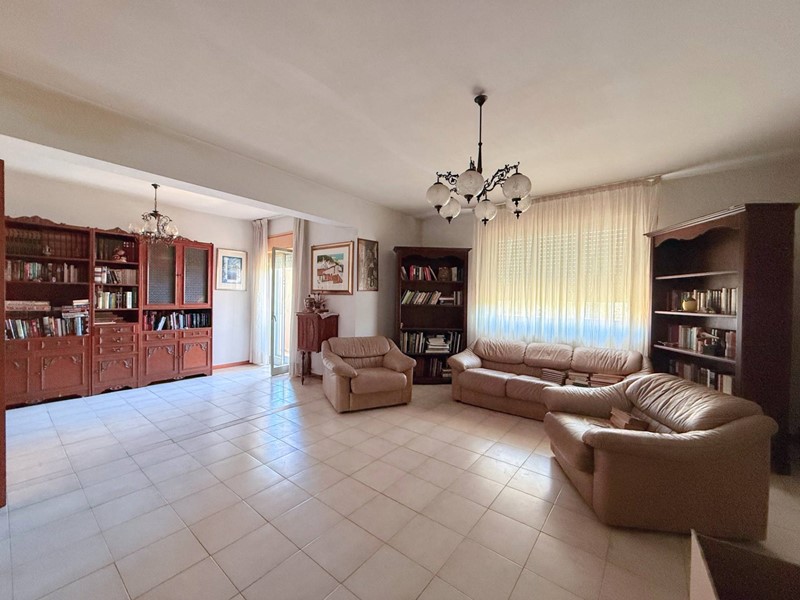 Appartamento in Vendita a Siracusa, 88'000&euro;, 143 m²