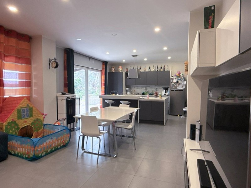 Villa in Vendita a Siracusa, 205'000&euro;, 190 m²