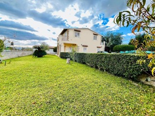 Villa in Vendita a Siracusa, 205'000&euro;, 190 m²