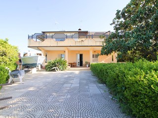 Villa in Vendita a Siracusa, 170'000&euro;, 188 m²