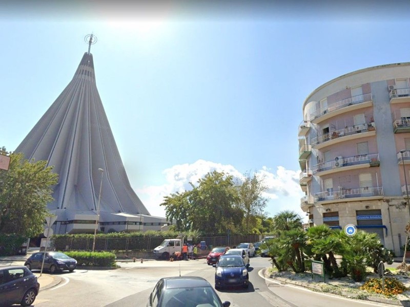 Immobile commerciale in Vendita a Siracusa, 170'000&euro;, 251 m²