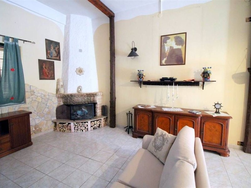 Villa in Vendita a Siracusa, 350'000&euro;, 440 m²
