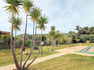 Villa in Vendita a Siracusa, 350'000&euro;, 440 m²