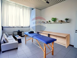 Ufficio in Vendita a Reggio Emilia, 88'000€, 120 m²