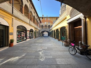 Negozio in Affitto a Reggio Emilia, 1'000&euro;, 35 m²