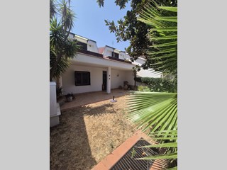 Villa in Vendita a Guidonia Montecelio, 415'000€, 352 m²