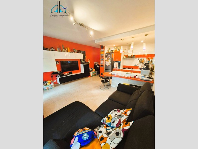 Trilocale in Vendita a Roma, 198'000&euro;, 61 m²