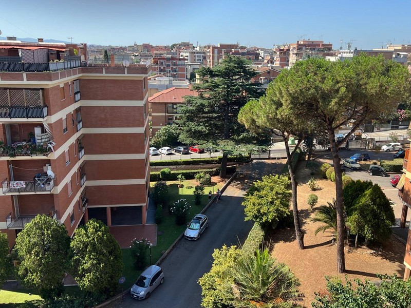 Quadrilocale in Vendita a Roma, 370'000&euro;, 140 m²