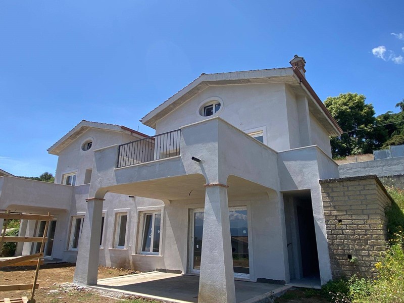 Villa in Vendita a Morlupo, 230'000&euro;, 140 m²