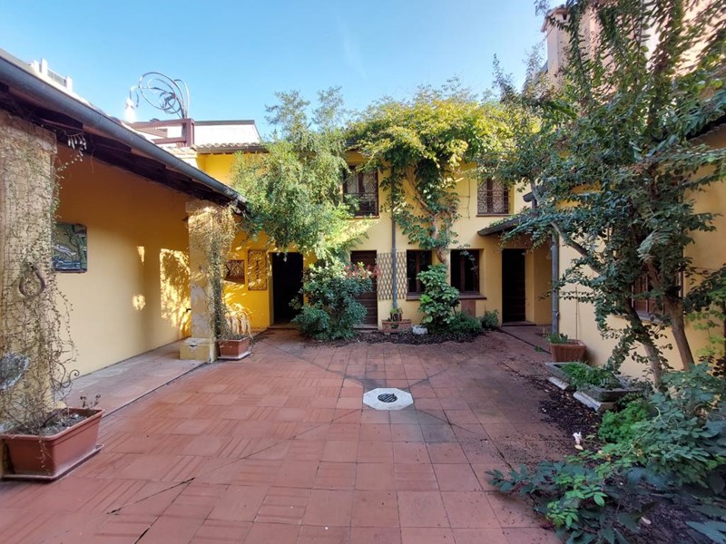 Villa in Vendita a Ravenna, 900'000€, 445 m²